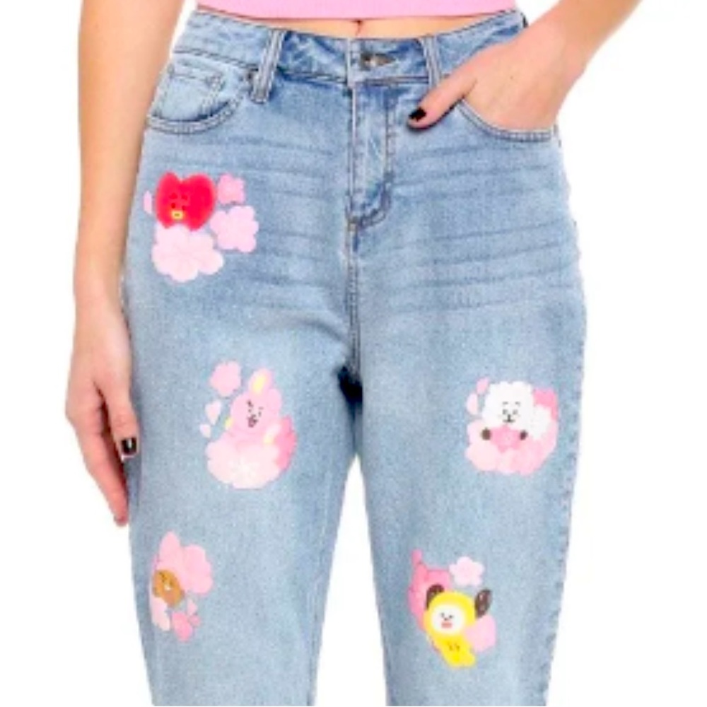NWT BTS Hot Topic Mom Jeans